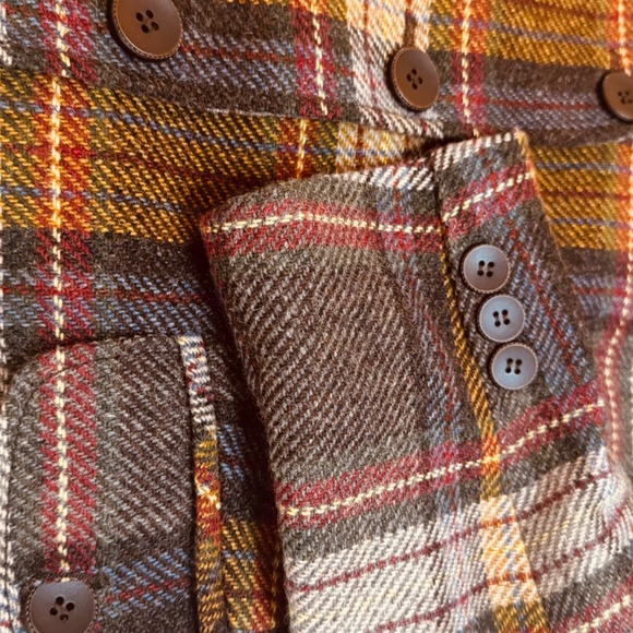 Vintage Wool Tartan Blazer with Velvet Collar – Classic British Style - Picture 4 of 10